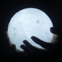 Lampa księżycowa z nadrukiem 3D, 20 cm, RGB na drewnianym stojaku