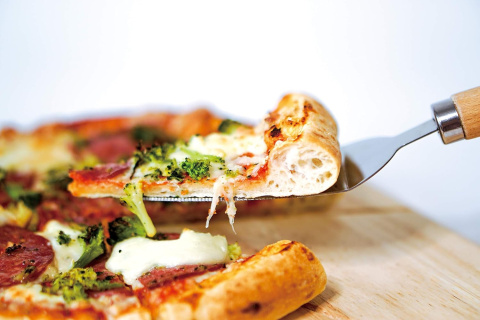 Zestaw do pizzy 3 w 1 - nóż do pizzy, deska do krojenia pizzy 43x30 cm