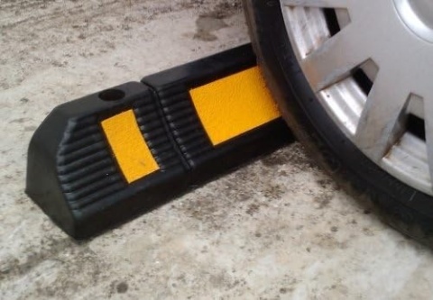 GUMOWE OGRANICZNIKI PARKOWANIA 2 SZT SNS SAFETY RAMPA 60x12x10 GUMOWE OGRANICZNIKI PARKOWANIA 2 SZT SNS SAFETY RAMPA 60x12x10