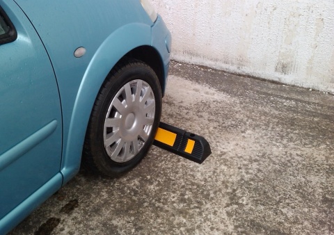 GUMOWE OGRANICZNIKI PARKOWANIA 2 SZT SNS SAFETY RAMPA 60x12x10 GUMOWE OGRANICZNIKI PARKOWANIA 2 SZT SNS SAFETY RAMPA 60x12x10