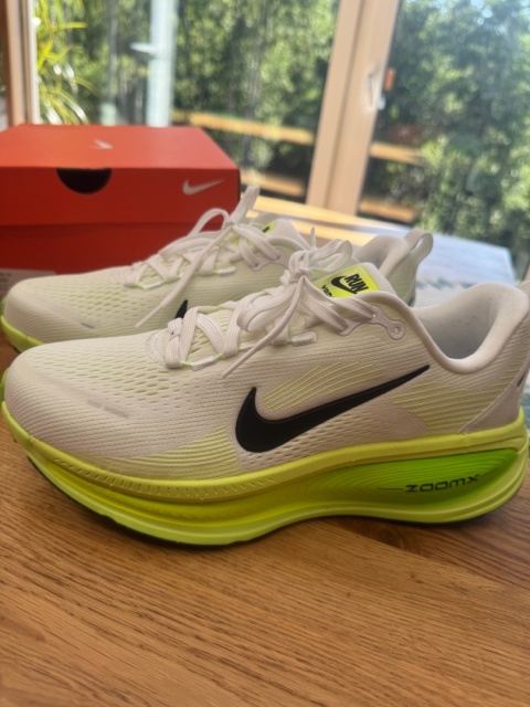 Nike Buty do biegania VOMERO 18 rozmiar 42, 27 cm