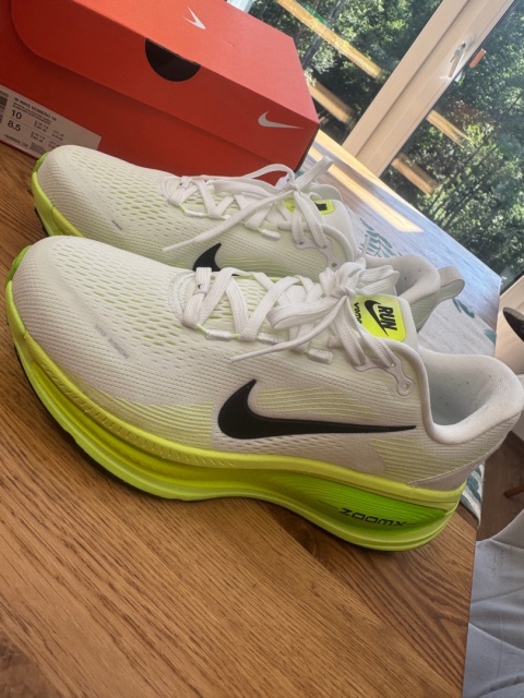 Nike Buty do biegania VOMERO 18 rozmiar 42, 27 cm