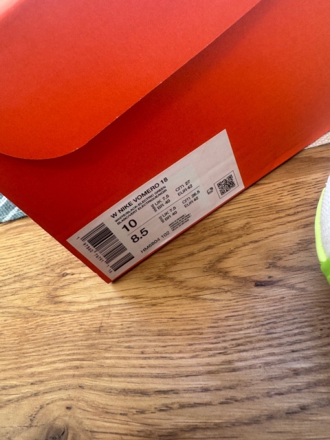 Nike Buty do biegania VOMERO 18 rozmiar 42, 27 cm