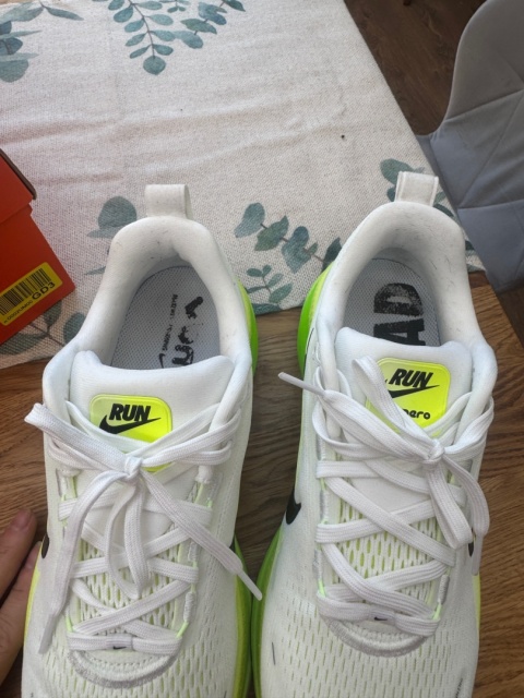 Nike Buty do biegania VOMERO 18 rozmiar 42, 27 cm