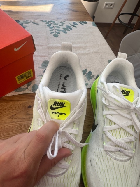 Nike Buty do biegania VOMERO 18 rozmiar 42, 27 cm