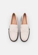 Coach Loafersy Leah CB990 Beżowy rozmiar 36.6 23 cm