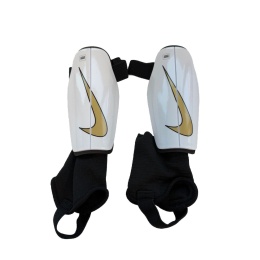 Nike Ochraniacze na golenie Charge Juniors