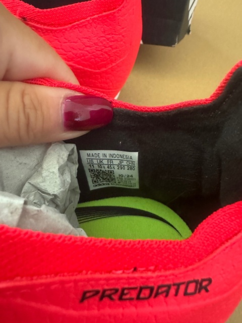 BUTY PREDATOR LEAGUE LACELESS FG/MG 45 1/3