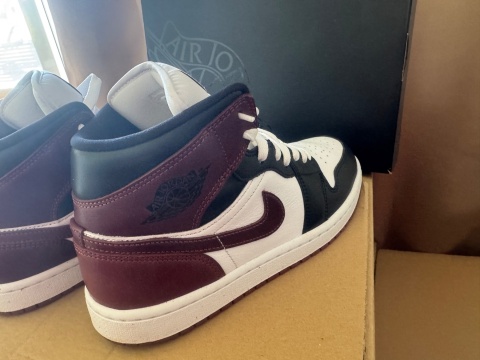 Buty Nike AIR JORDAN 1 MID SE 41 26 CM