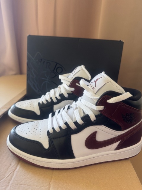 Buty Nike AIR JORDAN 1 MID SE 41 26 CM