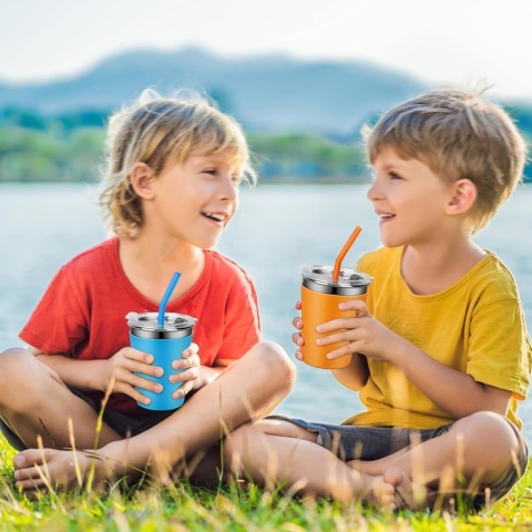 Zestaw 5 kubków ze stali nierdzewnej Hikrxya z pokrywkami i słomkami 360 ml