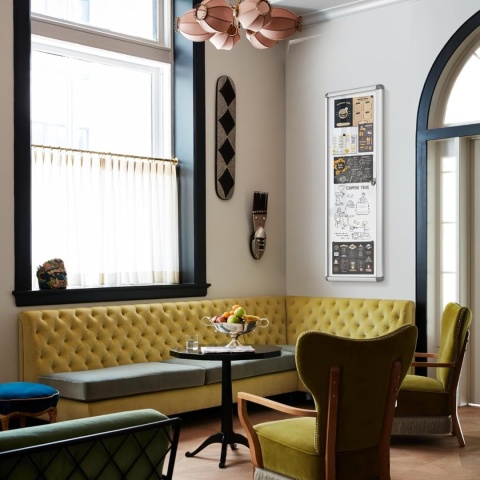 Swansea gablota zamykana do wewnątrz, magnetyczna 98 X 36 CM