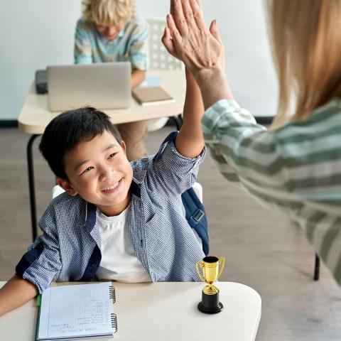 Mini Trofea na Nagrody Złote Puchary Duży Zestaw 24 Sztuki