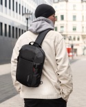 Tomtoc Compact Sling Bag, minimalny plecak na ramię z pojedynczym paskiem