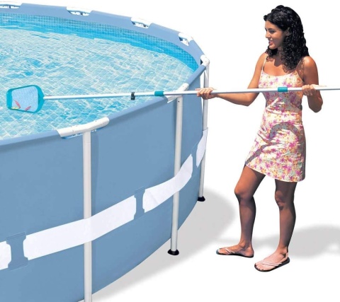 Zestaw do czyszczenia basenów z odkurzaczem wodnym 28002 Intex