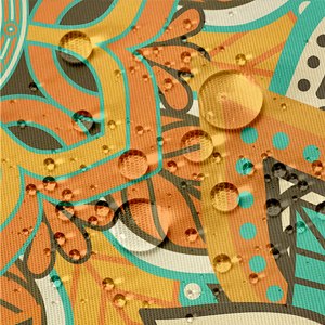 Odporny na działanie wody i nie gniecie się, ten obrus jest ozdobiony czarującym wzorem